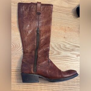 Frye Carson Lug Boot size 6.5 Womens, Cognac